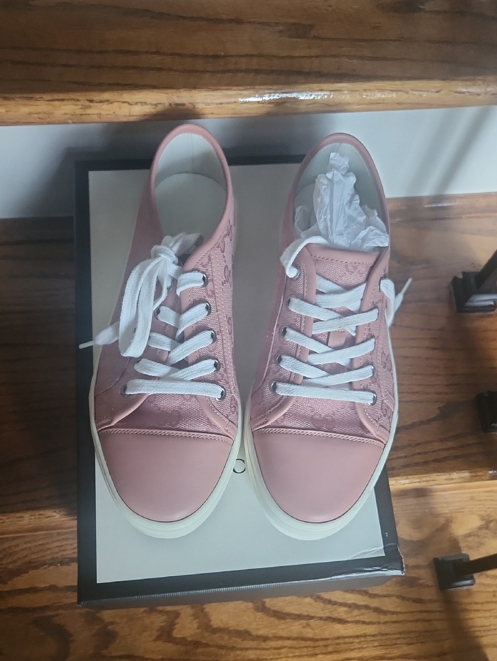 Gucci Pink Low-Top Lace-Up Sneakers